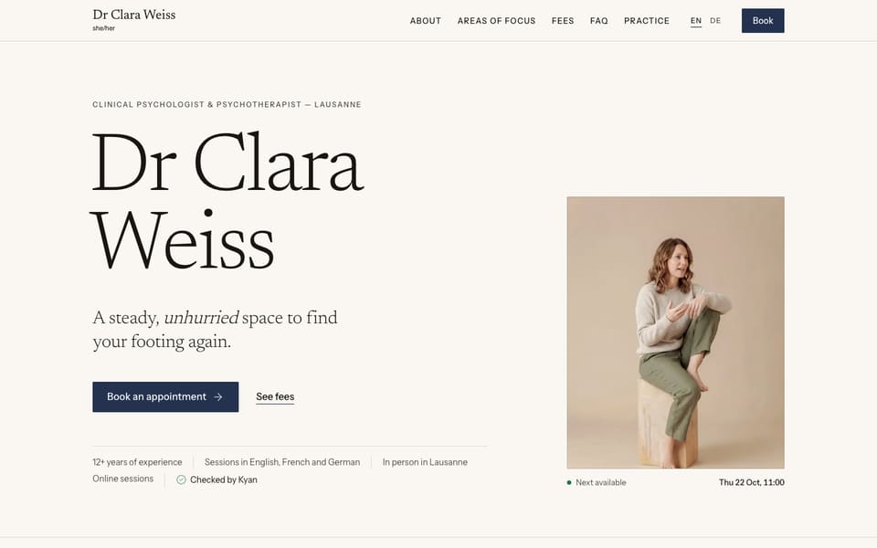 Il design Folio su uno schermo di computer: la pagina iniziale di Clara Weiss, uno studio dimostrativo fittizio